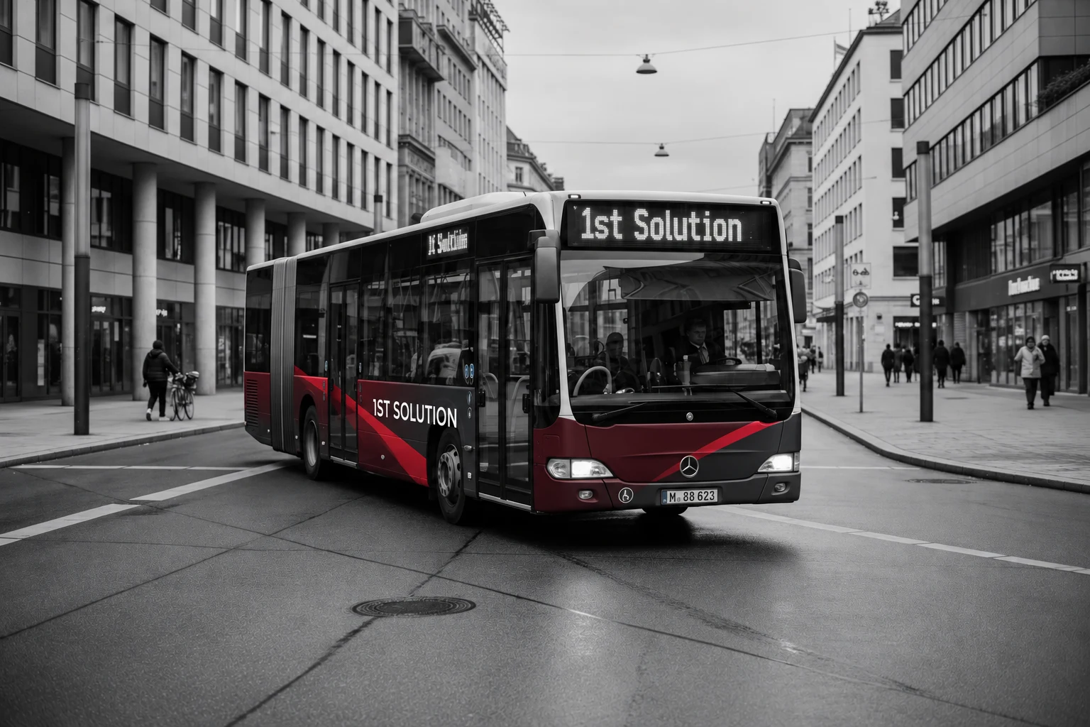 Konzeptvisualisierung: Markenbeklebung auf opaken Seiten- und Frontpaneelen des Busses; Fenster und Funktionsflächen bleiben frei